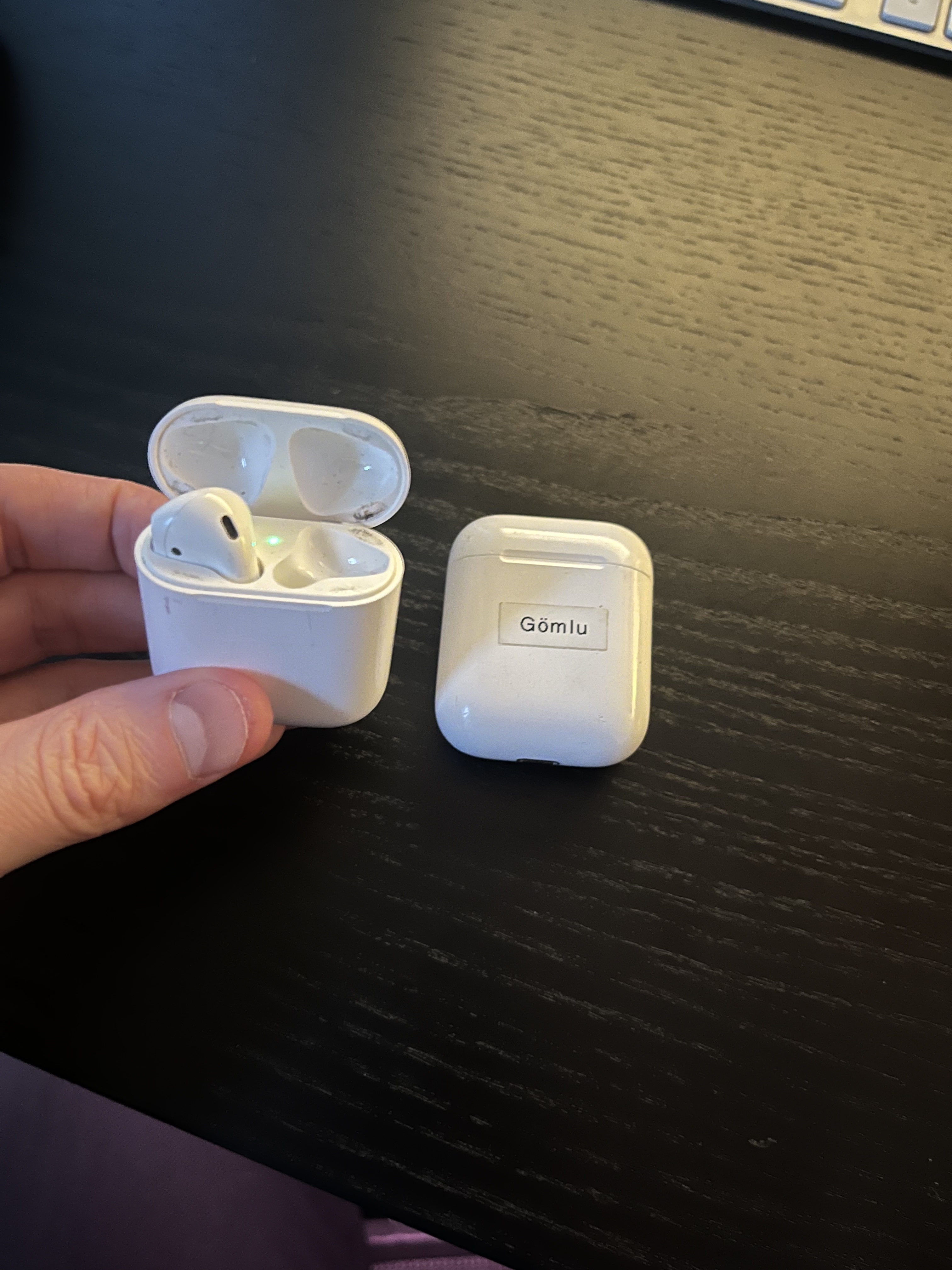 Airpods2.jpg