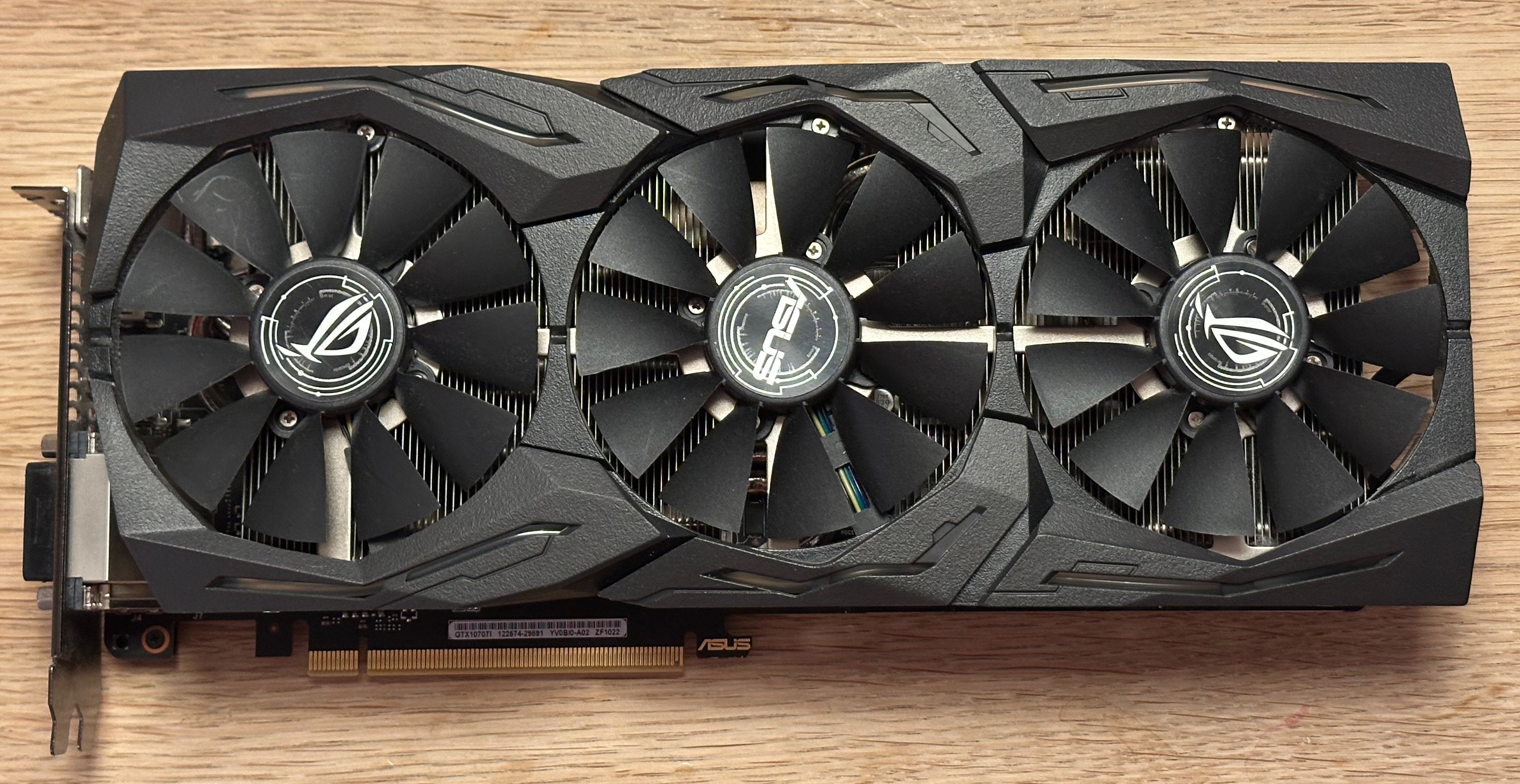 ROG Strix 1070Ti - Framhlid.jpeg